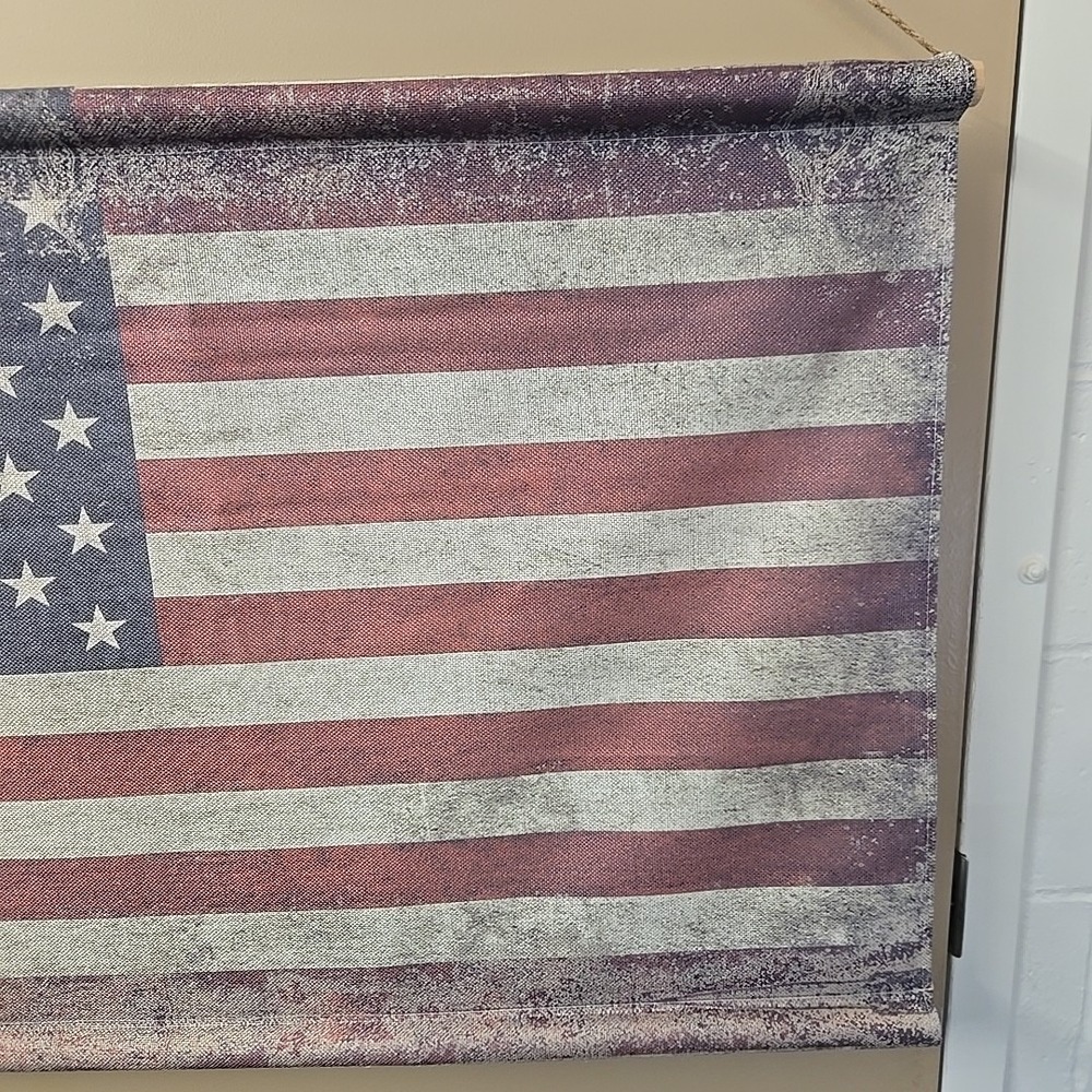 24in x 37in Horizontally Mounted Americana US Banner Flag - Picture 3 of 3